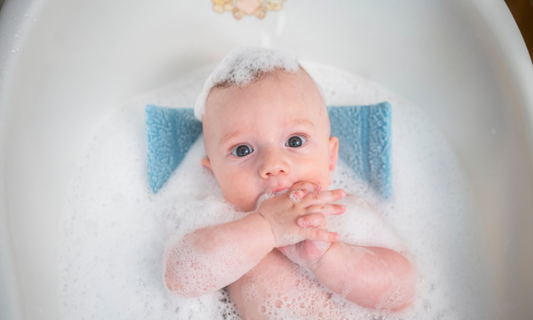 Baignoire bébé pliable ou gonflable : laquelle choisir ?